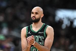状态一般！德里克-怀特半场12中4&三分6中1拿到9分1板2助